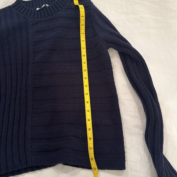Vince navy ribbed sweater. Size small. - Picture 7 of 8